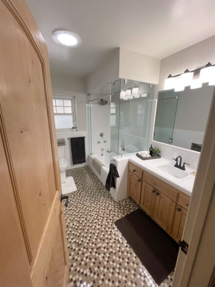 northridge-interior-bathroom-upgrade-paint-tile-glazing-cabinet-stain-after