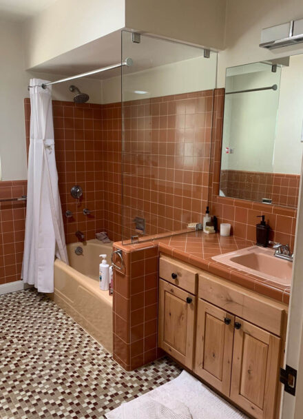northridge-interior-bathroom-upgrade-paint-tile-glazing-cabinet-stain-before